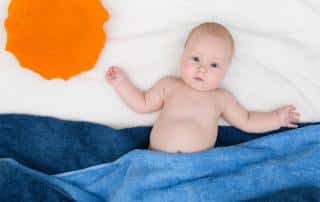 Tripa hinchada en los bebés: ¿es normal?