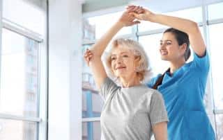 Cómo los seguros de salud pueden ayudar en la rehabilitación tras una cirugía