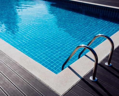 ¿Qué seguros necesita una comunidad con piscina comunitaria abierta todo el año?