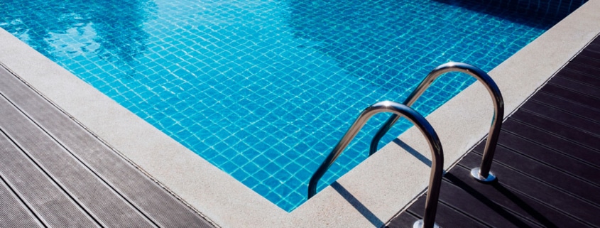 ¿Qué seguros necesita una comunidad con piscina comunitaria abierta todo el año?